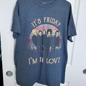 Graphic T-Shirt - It's Friday I'm in Love
